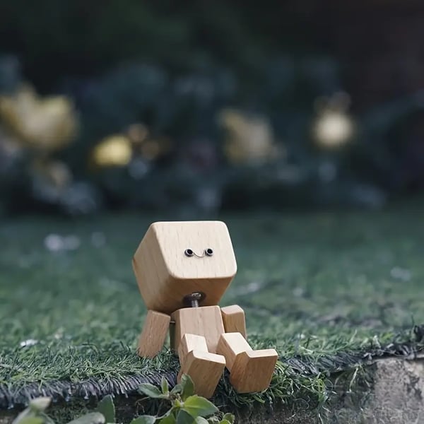 HappyTimber – Schaukelfigur aus Holz mit 12 magnetischen Emotionen